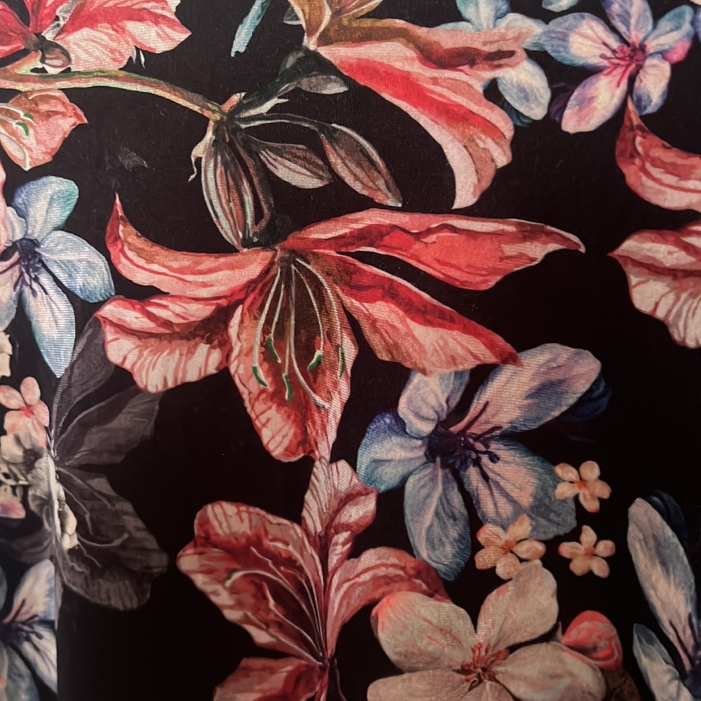 Gorgeous Floral Top - Picture 2 of 7